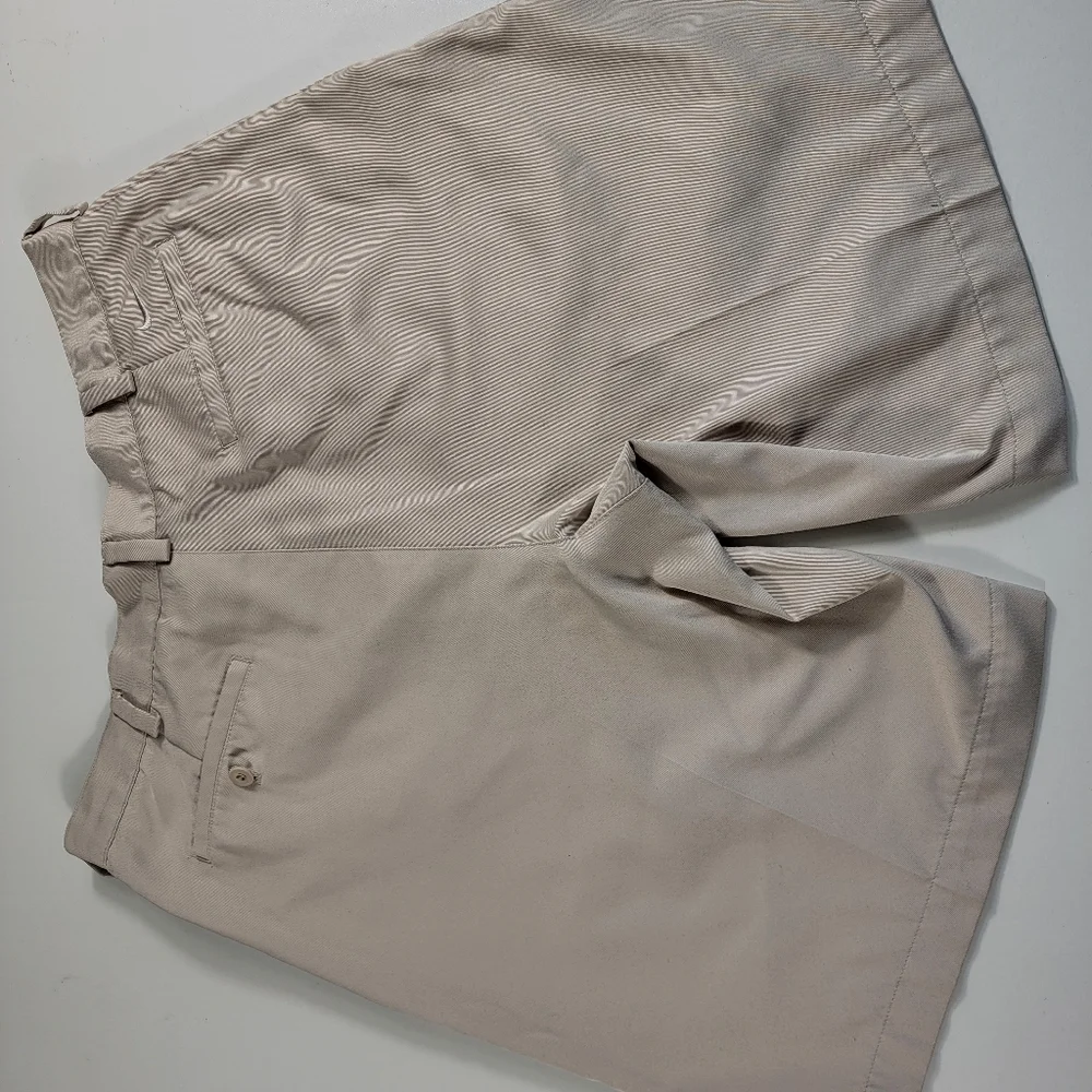 Nike Golf Shorts Performance Dri Fit Mens Sz 34 Beige Pleated Chino Casual